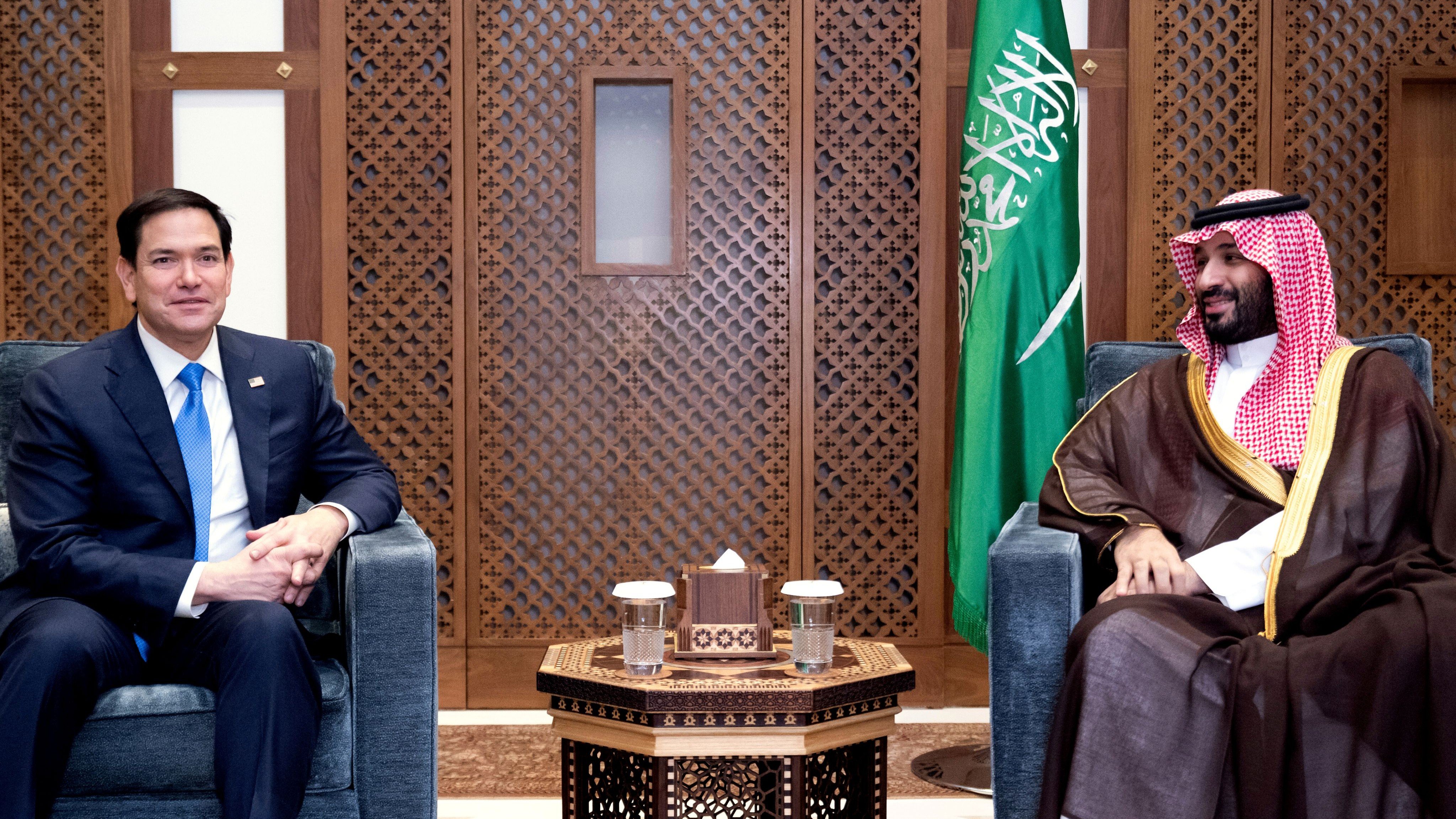 وول ستريت جورنال: السعودية تقود تحركًا خليجيًا لإقناع واشنطن بعدم ضرب إيران