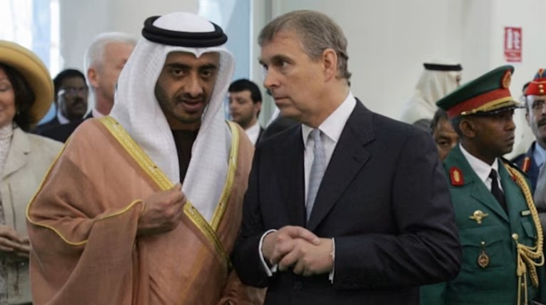 فاينانشال تايمز: رسائل تكشف تشجيع عبدالله بن زايد على التعامل مع إبستين في 2010