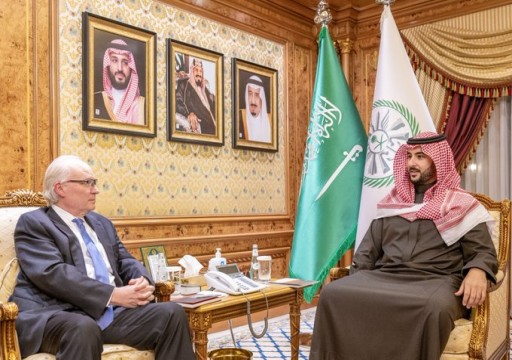 خلال لقائه بالمبعوث الأمريكي.. وزير الدفاع السعودي يؤكد دعم بلاده للسلام في اليمن