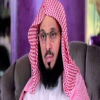 السعودية تسحب كتابًا لعائض القرني من المساجد وتمنع توزيعه