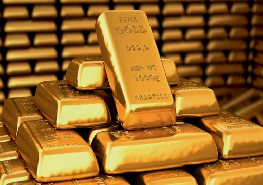 الذهب يرتفع مع هبوط الدولار والبيانات الأمريكية في دائرة الضوء