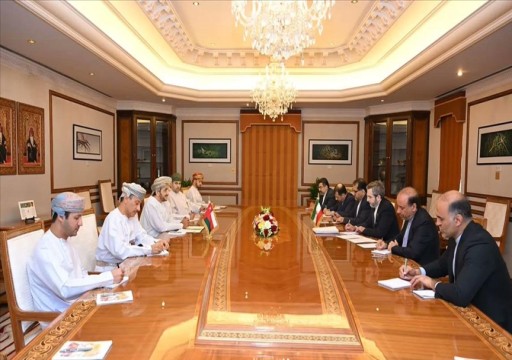 سلطنة عمان وإيران تبحثان تعزيز العلاقات المشتركة وقضايا إقليمية ودولية