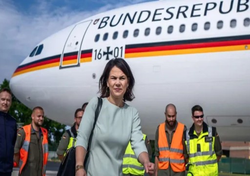 عطل ميكانيكي يجبر طائرة وزيرة خارجية ألمانيا على العودة إلى أبوظبي