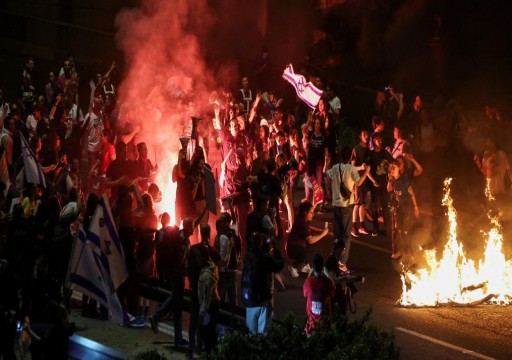 مئات المتظاهرين في "إسرائيل" للمطالبة بانتخابات مبكرة وإطلاق سراح المحتجزين