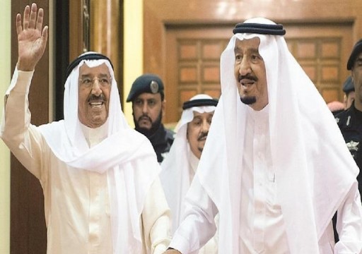 العاهل السعودي يتسلم رسالة من أمير الكويت