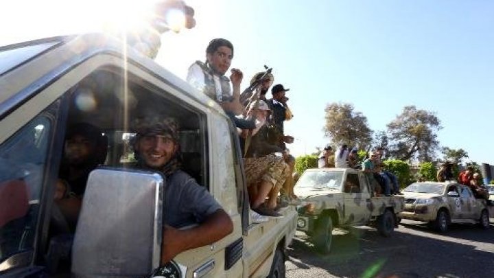  ليبيون يتظاهرون ضد ما أسموه التدخل الإماراتي والمصري 