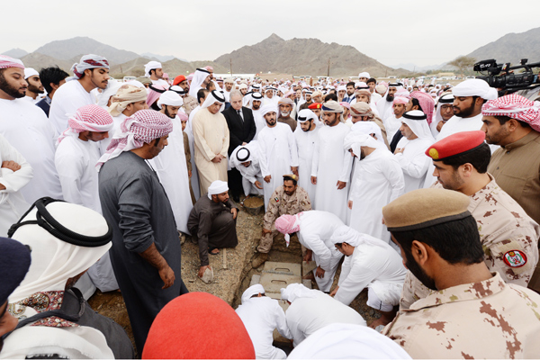 حاكم رأس الخيمة يتقدم مشيعي جثمان شهيد الوطن جمعة الكعبي