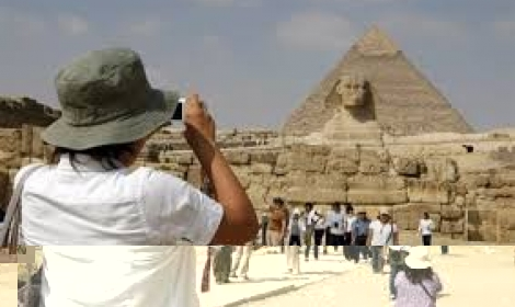 السياح الإماراتيون يتصدرون السياحة إلى مصر الشهر الماضي